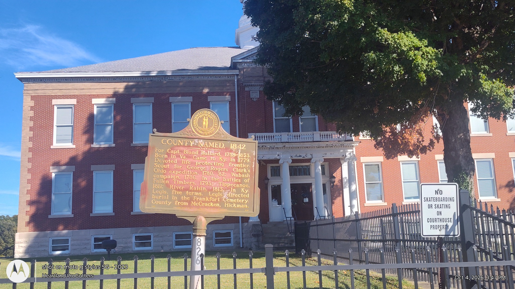 Ballard County courthouse in Wickliffe with historical marker in front